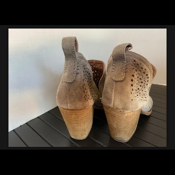 Grey Suede Booties with Mandala Cutout Size 10 - Picture 9 of 10